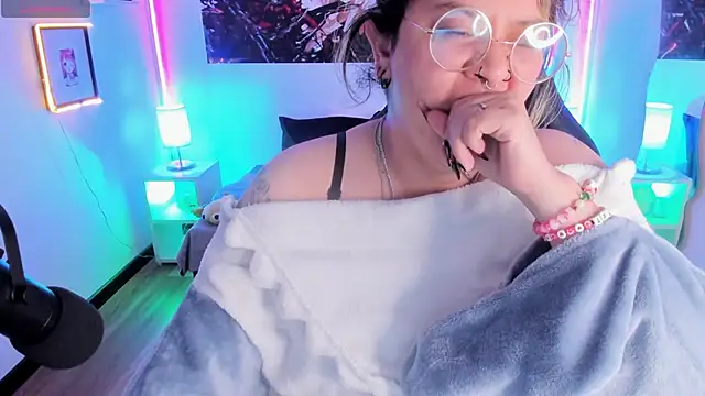 lucky-leah online show from November 22, 5:50 am