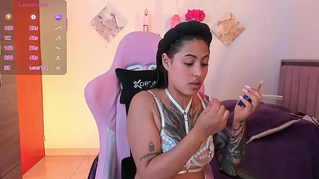 Snapshot of Kayla_foxxy chatting on June 15, 7:27 pm Kayla foxxy online show from June 15, 7:27 pm