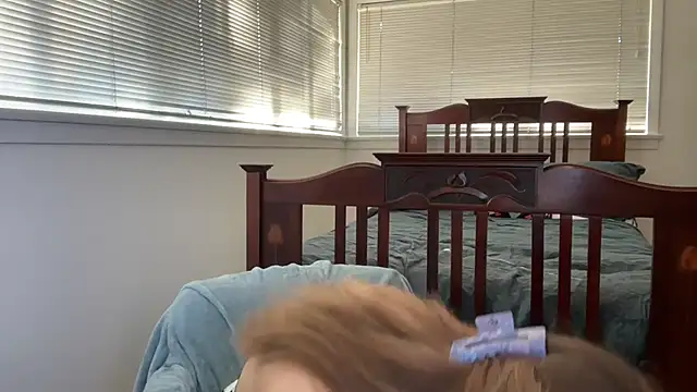 Snapshot of YUMIandbigWOLF chatting on October 30, 9:37 pm YUMIandbigWOLF online show from October 30, 9:37 pm