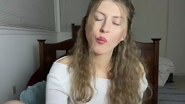 Snapshot of YUMIandbigWOLF chatting on November 17, 11:54 pm YUMIandbigWOLF online show from November 17, 11:54 pm