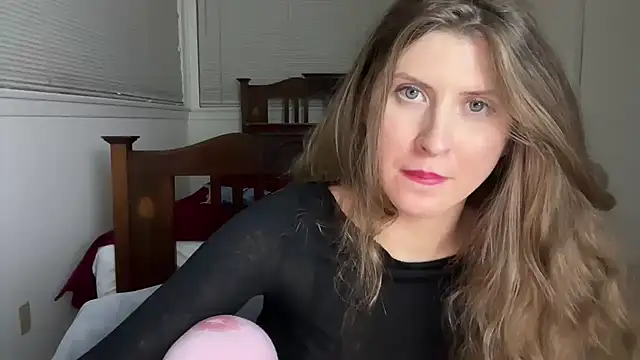 Snapshot of YUMIandbigWOLF chatting on December 14, 6:30 am YUMIandbigWOLF online show from December 14, 6:30 am