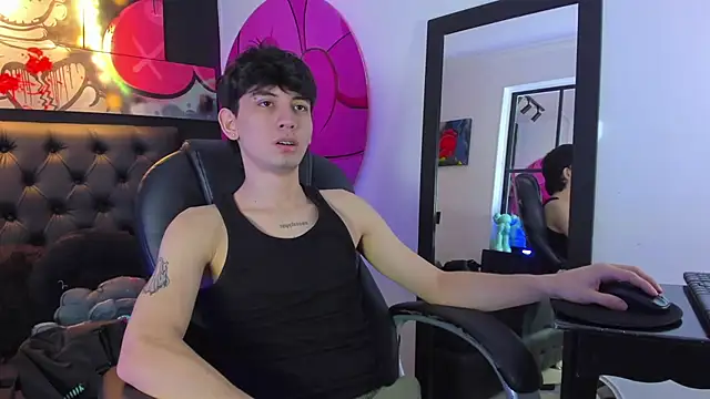 Snapshot of Santi_delacruz chatting on December 24, 3:05 pm Santi delacruz online show from December 24, 3:05 pm