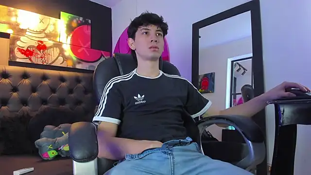 Snapshot of Santi_delacruz chatting on January 2, 2:35 pm Santi delacruz online show from January 2, 2:35 pm