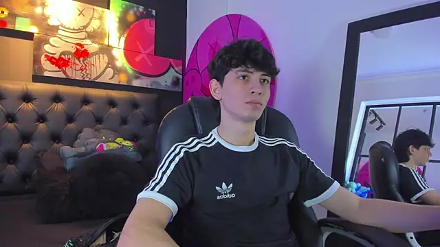 Snapshot of Santi_delacruz chatting on January 8, 4:11 pm Santi delacruz online show from January 8, 4:11 pm