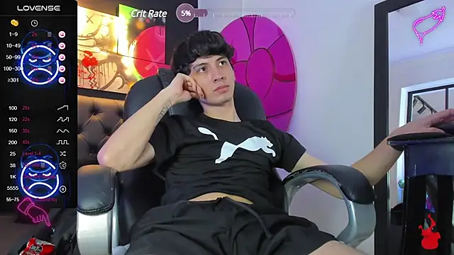 Snapshot of Santi_delacruz chatting on January 31, 9:05 pm Santi delacruz online show from January 31, 9:05 pm