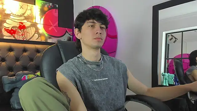 Snapshot of Santi_delacruz chatting on February 5, 3:20 pm Santi delacruz online show from February 5, 3:20 pm