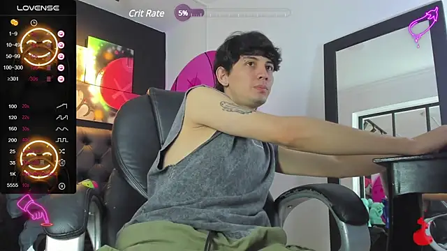 Snapshot of Santi_delacruz chatting on February 5, 6:48 pm Santi delacruz online show from February 5, 6:48 pm