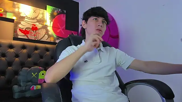 Snapshot of Santi_delacruz chatting on February 6, 1:54 pm Santi delacruz online show from February 6, 1:54 pm