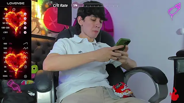 Snapshot of Santi_delacruz chatting on February 6, 5:19 pm Santi delacruz online show from February 6, 5:19 pm