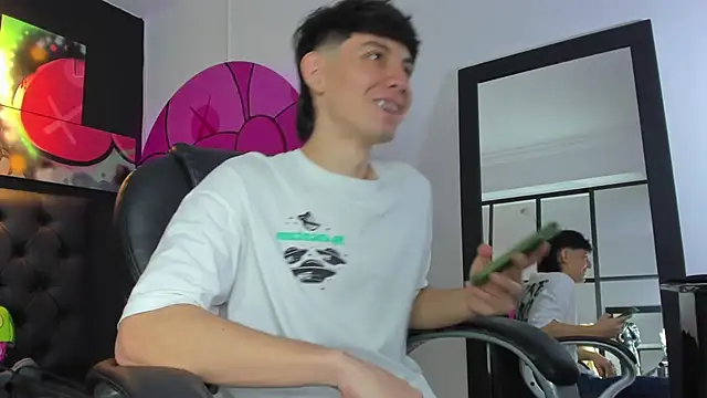 Snapshot of Santi_delacruz chatting on February 7, 4:03 pm Santi delacruz online show from February 7, 4:03 pm