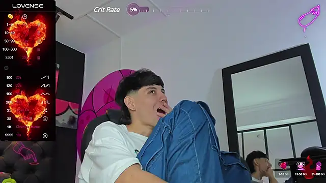 Snapshot of Santi_delacruz chatting on February 7, 10:09 pm Santi delacruz online show from February 7, 10:09 pm