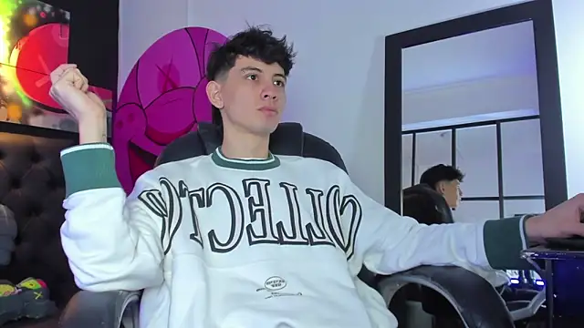 Snapshot of Santi_delacruz chatting on February 11, 2:35 pm Santi delacruz online show from February 11, 2:35 pm