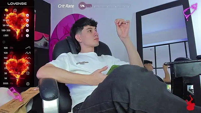 Snapshot of Santi_delacruz chatting on February 11, 8:42 pm Santi delacruz online show from February 11, 8:42 pm