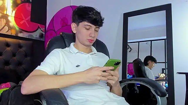 Snapshot of Santi_delacruz chatting on February 26, 4:24 pm Santi delacruz online show from February 26, 4:24 pm