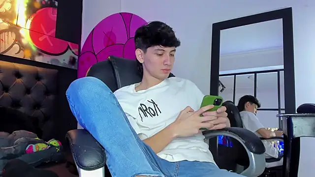 Snapshot of Santi_delacruz chatting on February 28, 3:37 pm Santi delacruz online show from February 28, 3:37 pm