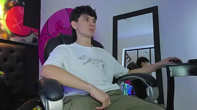 Snapshot of Santi_delacruz chatting on March 5, 2:45 pm Santi delacruz online show from March 5, 2:45 pm