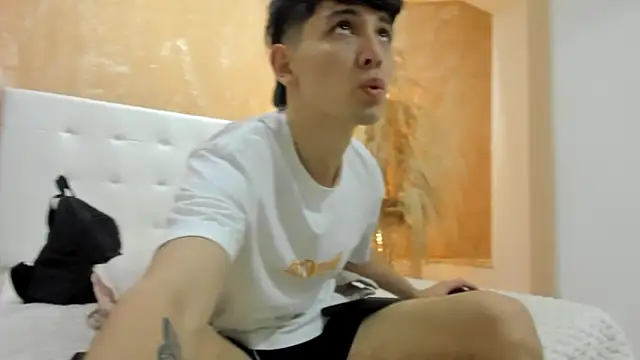 Snapshot of Santi_delacruz chatting on March 20, 8:08 pm Santi delacruz online show from March 20, 8:08 pm