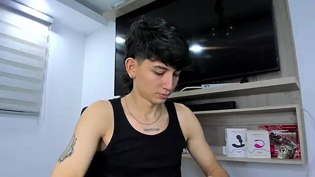 Snapshot of Santi_delacruz chatting on October 3, 5:15 am Santi delacruz online show from October 3, 5:15 am