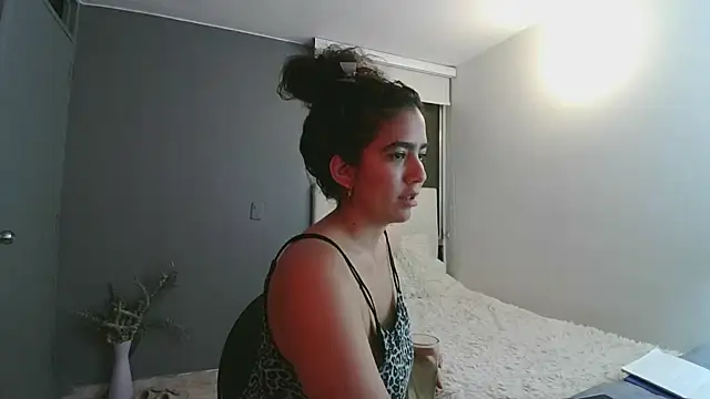 Snapshot of arteverena chatting on March 10, 12:07 am arteverena online show from March 10, 12:07 am