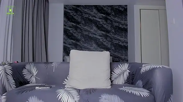 Snapshot of _Yvonne_ chatting on November 5, 12:27 pm Yvonne online show from November 5, 12:27 pm