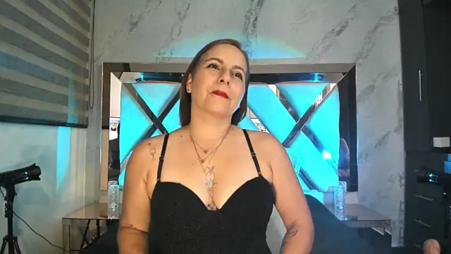 Snapshot of Susy_wisee chatting on July 31, 10:47 am Susy wisee online show from July 31, 10:47 am