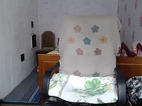 Snapshot of KittyyLaBeauty chatting on June 26, 2:49 am KittyyLaBeauty online show from June 26, 2:49 am
