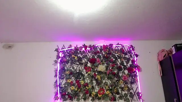 Snapshot of sexysusan4you chatting on November 6, 6:20 pm sexysusan4you online show from November 6, 6:20 pm