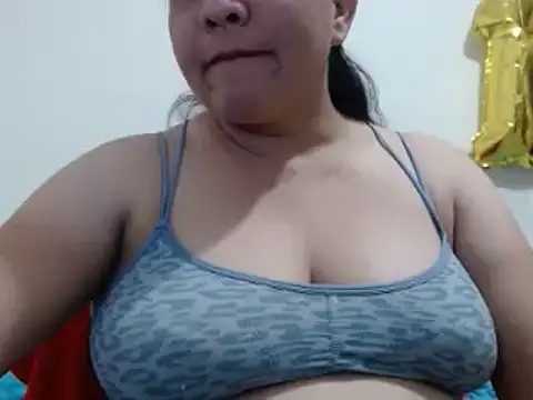 Snapshot of sonia__milk chatting on January 26, 5:34 am sonia milk online show from January 26, 5:34 am