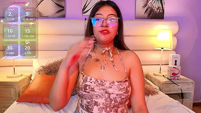 Snapshot of milan_sweet chatting on June 3, 9:20 pm milan sweet online show from June 3, 9:20 pm