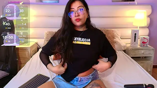 Snapshot of milan_sweet chatting on June 18, 8:46 pm milan sweet online show from June 18, 8:46 pm