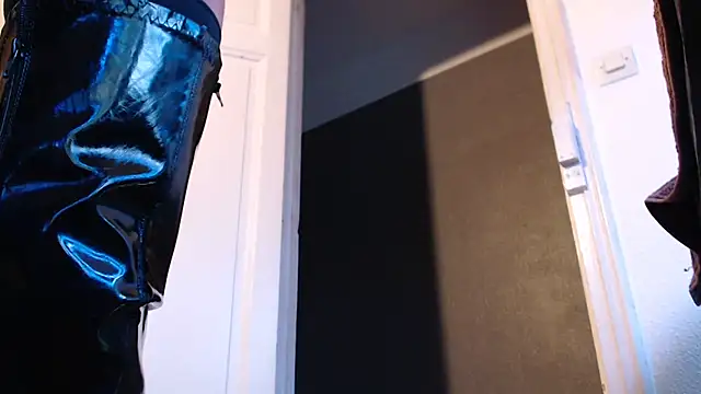 Snapshot of rustoff@xh chatting on October 31, 6:09 pm rustoffxh online show from October 31, 6:09 pm