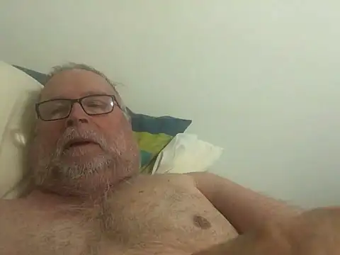 Snapshot of Drummajor chatting on June 13, 6:44 am Drummajor online show from June 13, 6:44 am