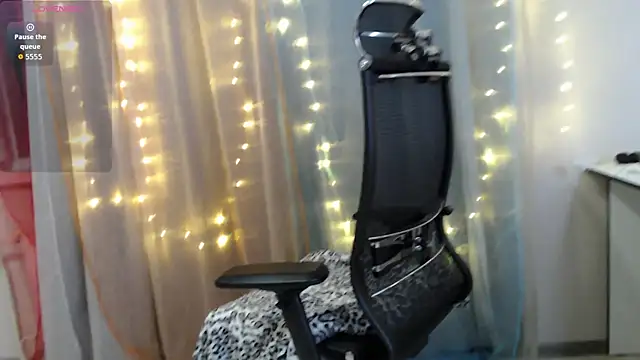 Snapshot of LanaDreamX chatting on May 8, 6:13 pm LanaDreamX online show from May 8, 6:13 pm