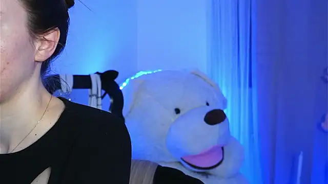 ivyleague  online show from March 20, 6:02 pm