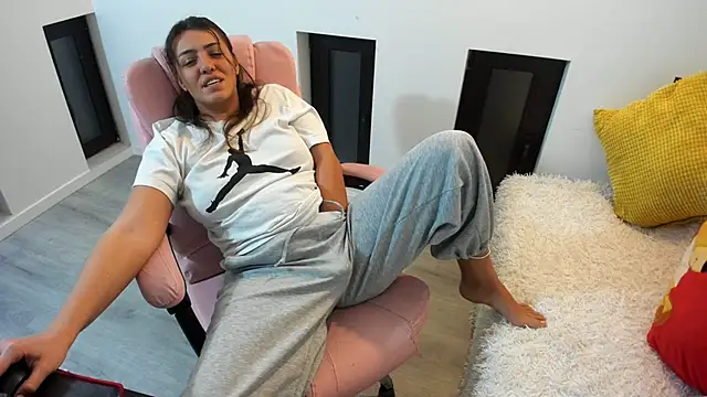 Dyana Kaylinn online show from November 29, 4:59 am