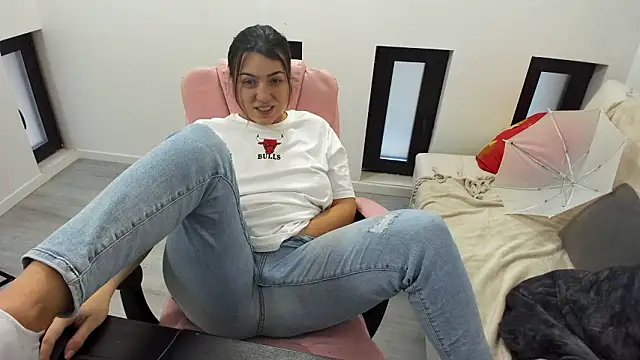 Dyana Kaylinn online show from February 1, 5:50 am