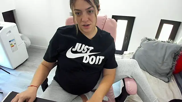 Snapshot of Dyana_Kaylinn chatting on May 25, 5:24 am Dyana Kaylinn online show from May 25, 5:24 am