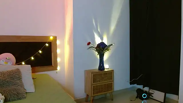 Snapshot of Susi_bell chatting on December 19, 8:27 pm Susi bell online show from December 19, 8:27 pm