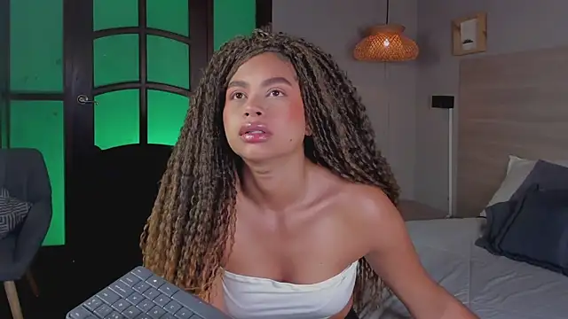 Snapshot of nayah__ chatting on November 6, 7:59 pm nayah online show from November 6, 7:59 pm