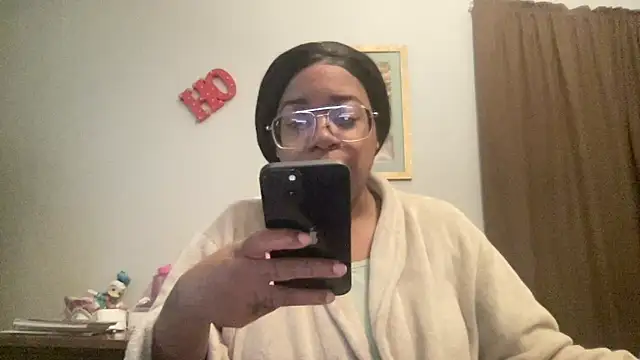 MommyConfident online show from November 19, 2:06 pm