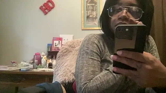 MommyConfident online show from December 22, 2:47 pm