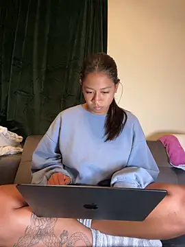 VanessaBling online show from March 9, 1:35 am