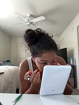 Snapshot of VanessaBling chatting on June 13, 2:37 pm VanessaBling online show from June 13, 2:37 pm