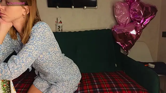 Snapshot of FoxLoveBasik chatting on December 27, 6:03 am FoxLoveBasik online show from December 27, 6:03 am