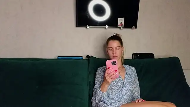 Snapshot of FoxLoveBasik chatting on March 1, 5:38 pm FoxLoveBasik online show from March 1, 5:38 pm