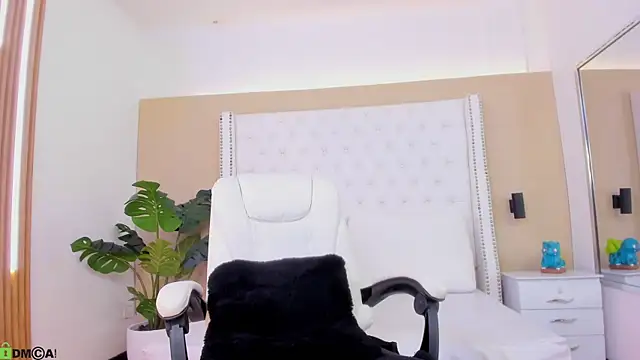 Snapshot of celeste_wayne chatting on July 2, 10:27 pm celeste wayne online show from July 2, 10:27 pm