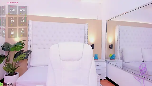 Snapshot of celeste_wayne chatting on July 11, 11:17 pm celeste wayne online show from July 11, 11:17 pm
