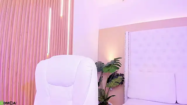 Snapshot of celeste_wayne chatting on August 5, 8:44 pm celeste wayne online show from August 5, 8:44 pm