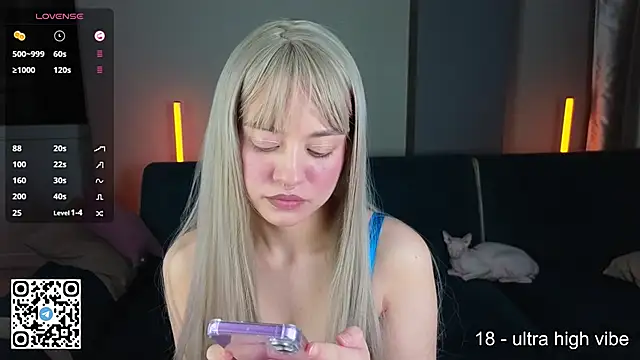 Snapshot of mybunnywendy chatting on September 29, 2:00 pm mybunnywendy online show from September 29, 2:00 pm