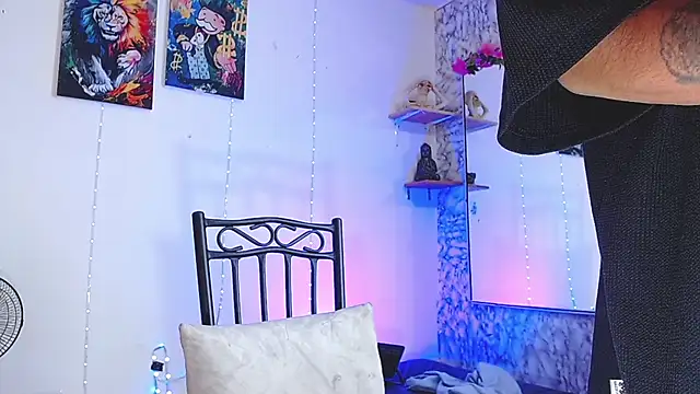 Snapshot of Liam_lee chatting on October 23, 1:43 pm Liam lee online show from October 23, 1:43 pm